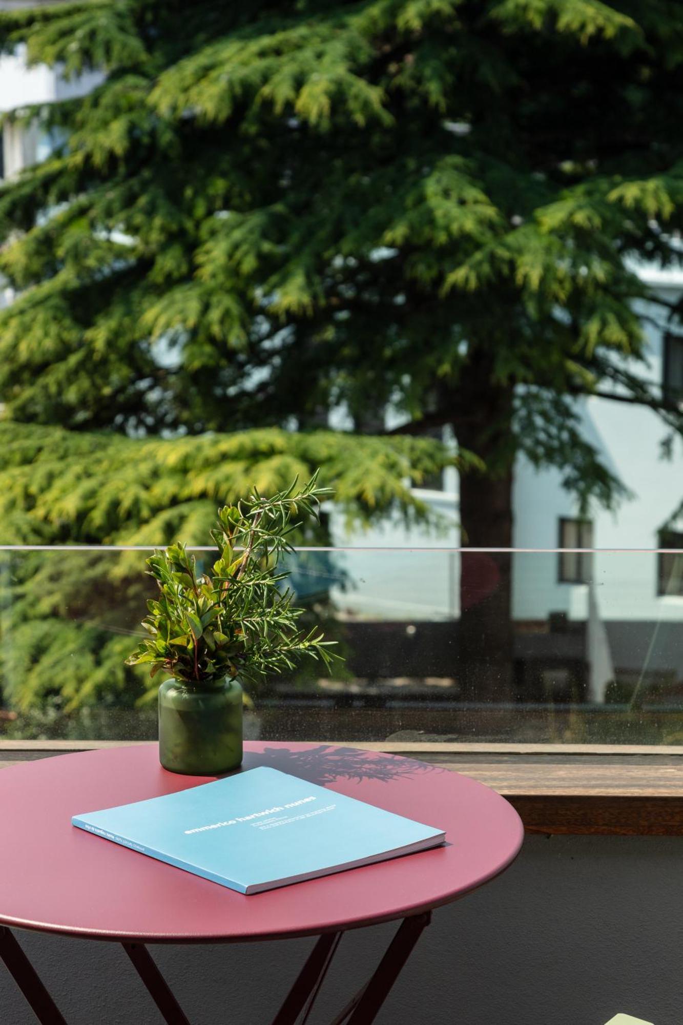 Baumhaus Serviced Living - Art & Design Apartments Porto Luaran gambar