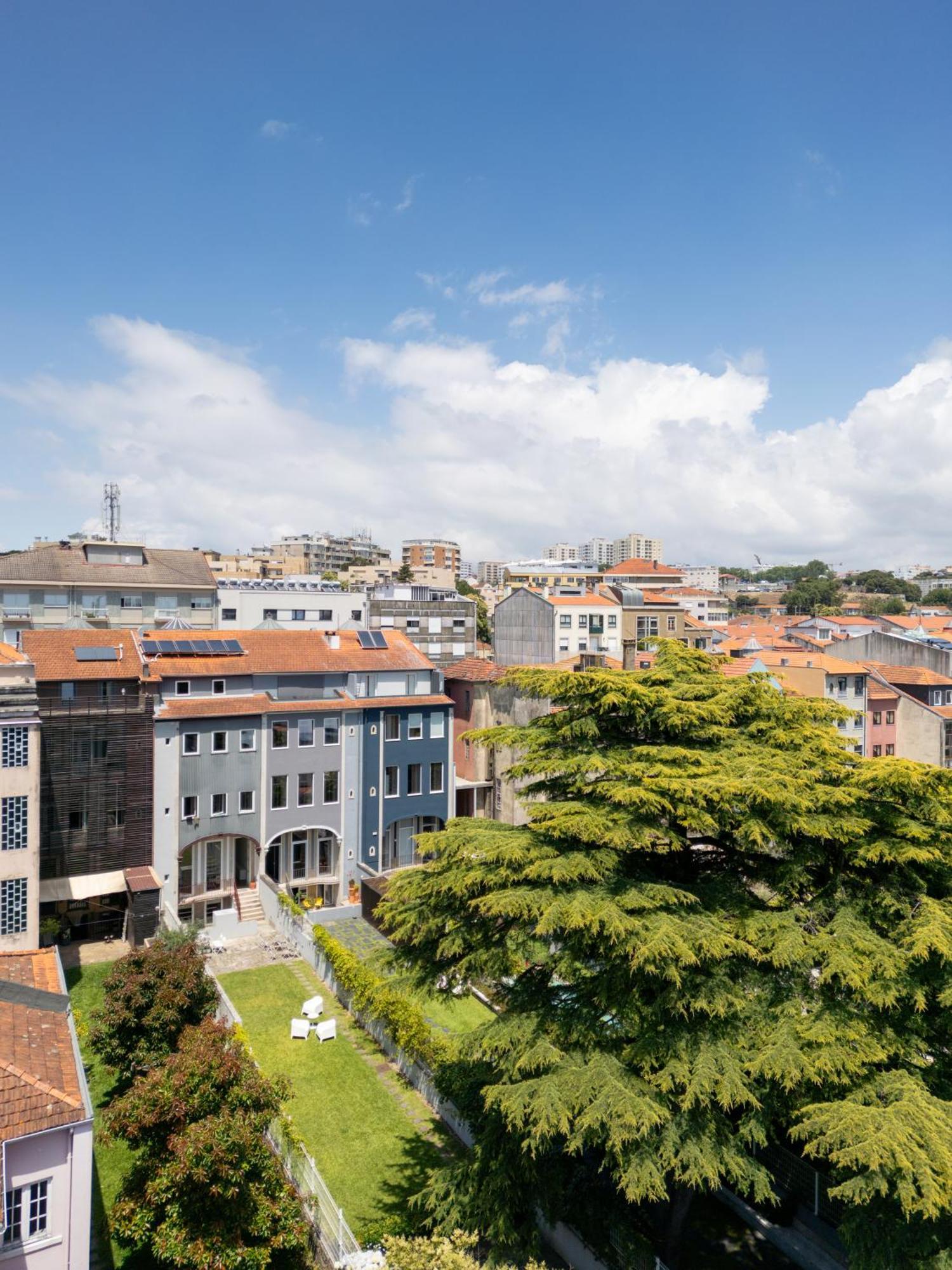 Baumhaus Serviced Living - Art & Design Apartments Porto Luaran gambar